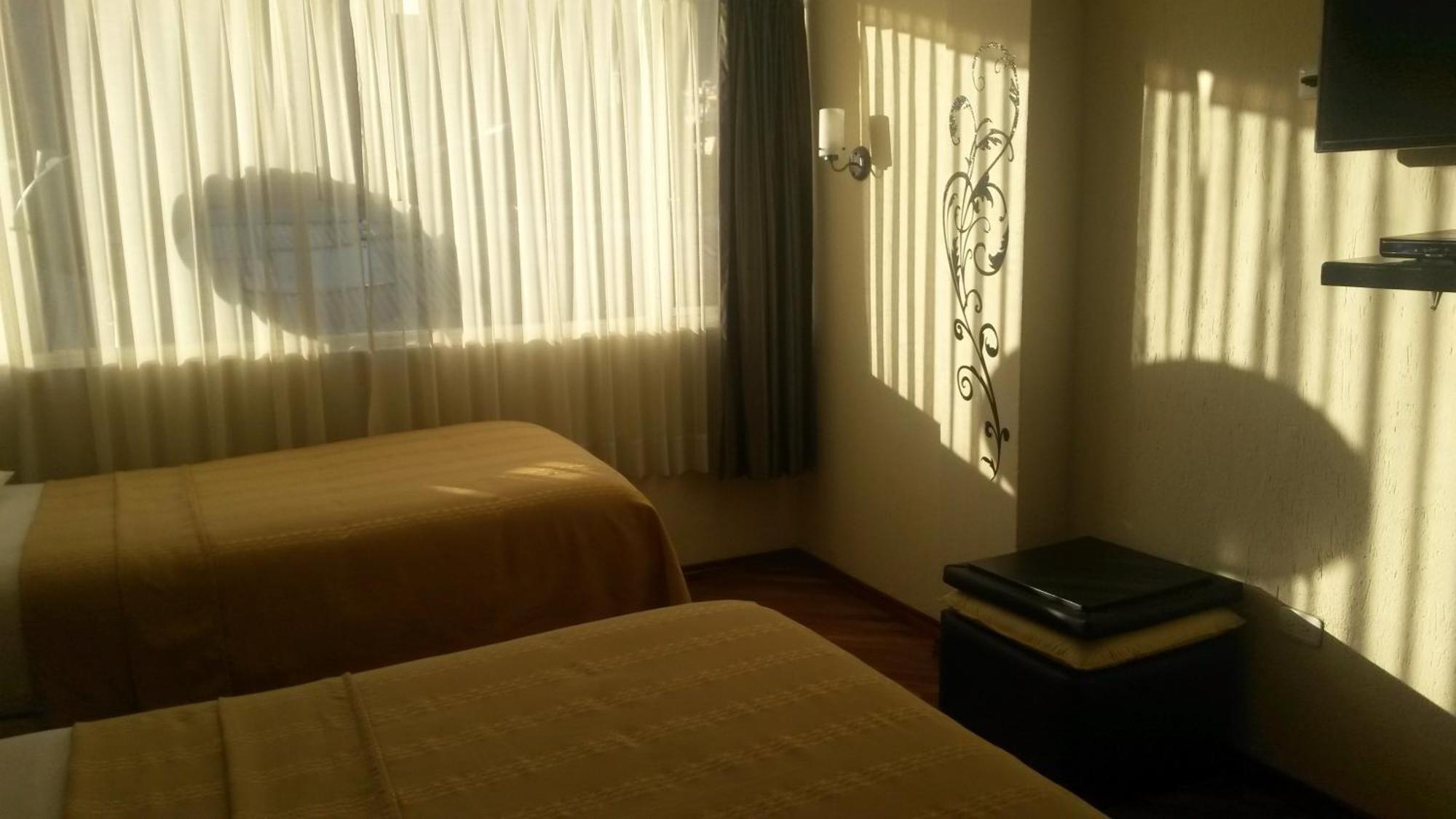 Hostal Capri Quito Quarto foto